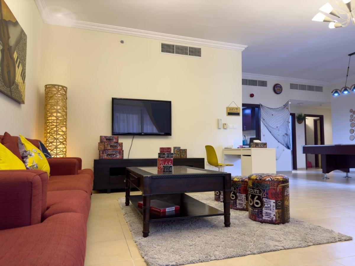 דובאי Route 66 Beach Hostel מראה חיצוני תמונה
