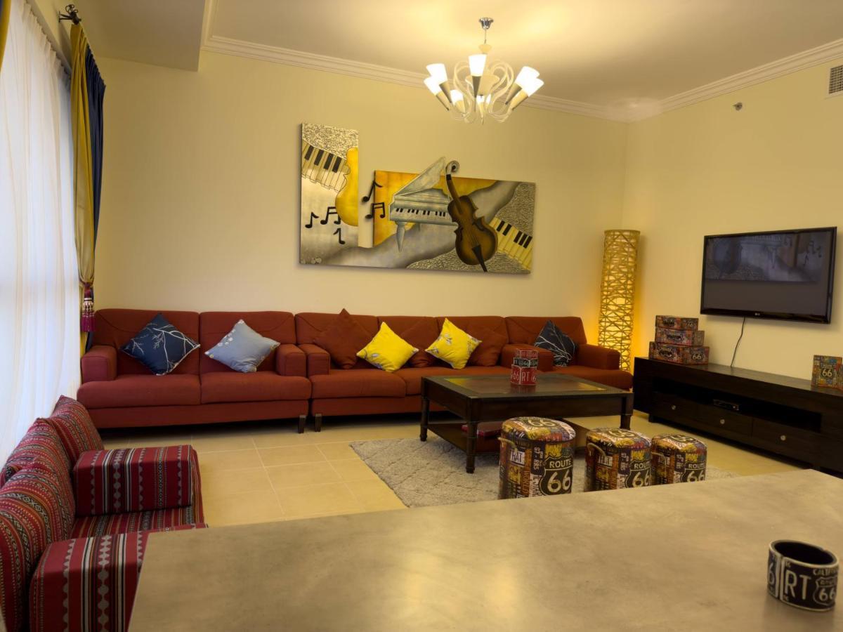 דובאי Route 66 Beach Hostel מראה חיצוני תמונה