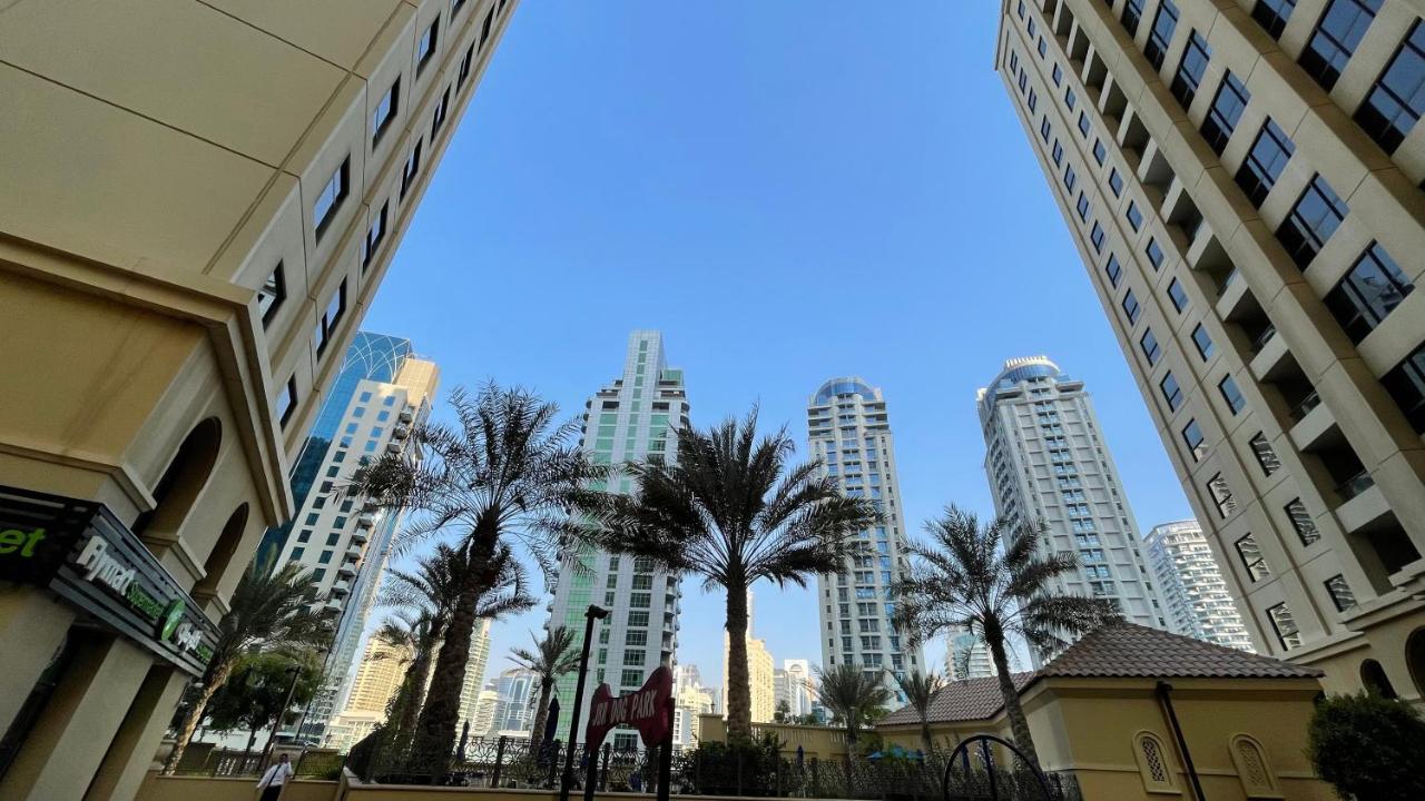 דובאי Route 66 Beach Hostel מראה חיצוני תמונה