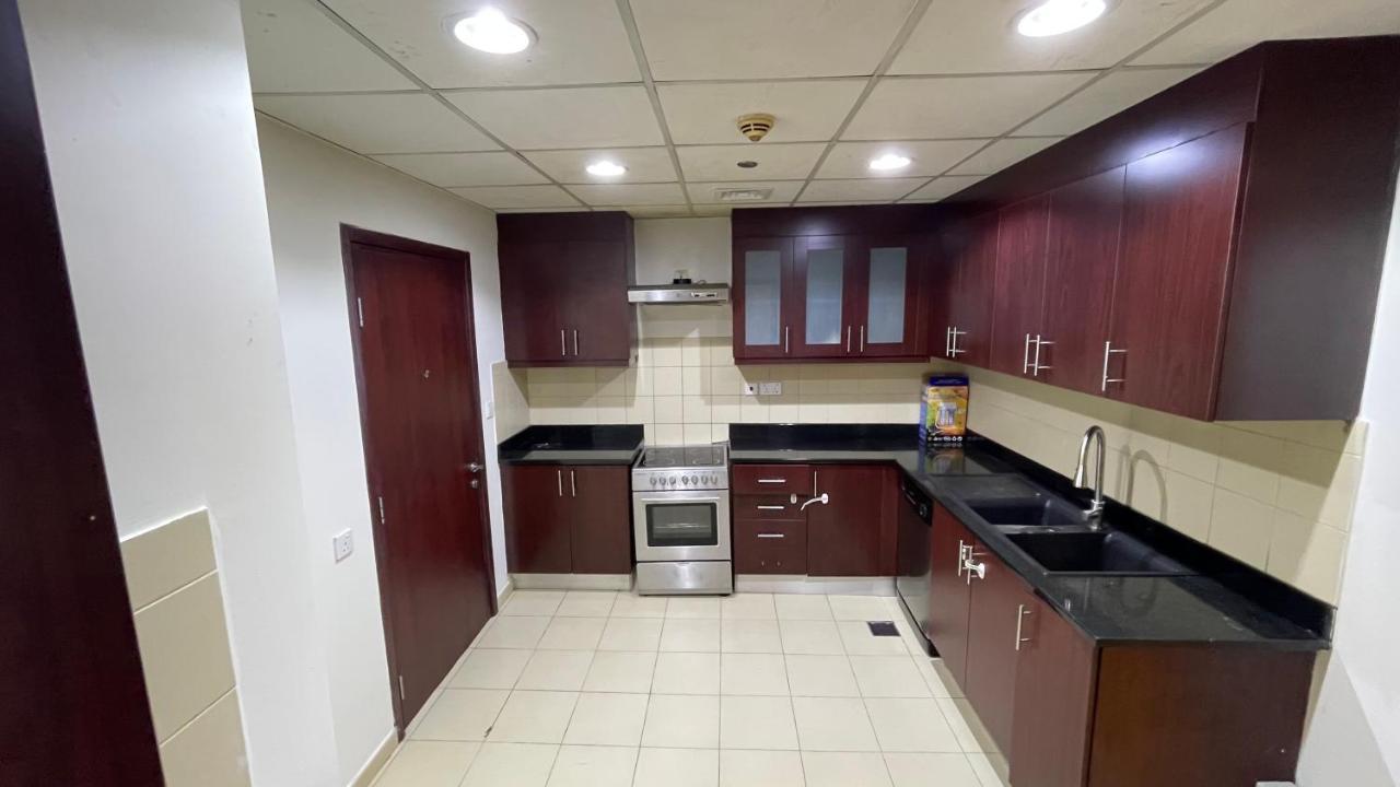 דובאי Route 66 Beach Hostel מראה חיצוני תמונה