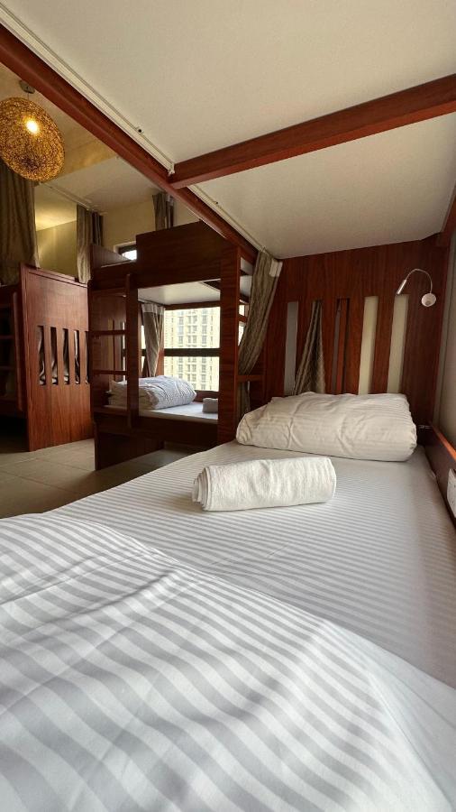 דובאי Route 66 Beach Hostel מראה חיצוני תמונה