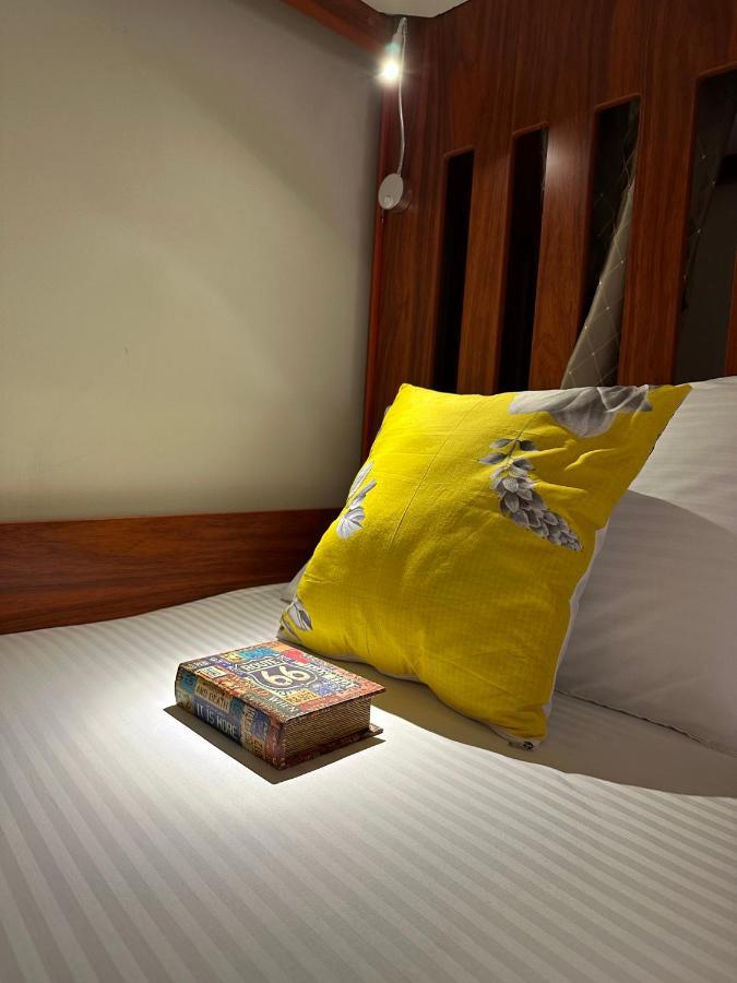 דובאי Route 66 Beach Hostel מראה חיצוני תמונה