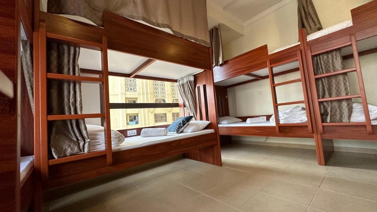 דובאי Route 66 Beach Hostel מראה חיצוני תמונה