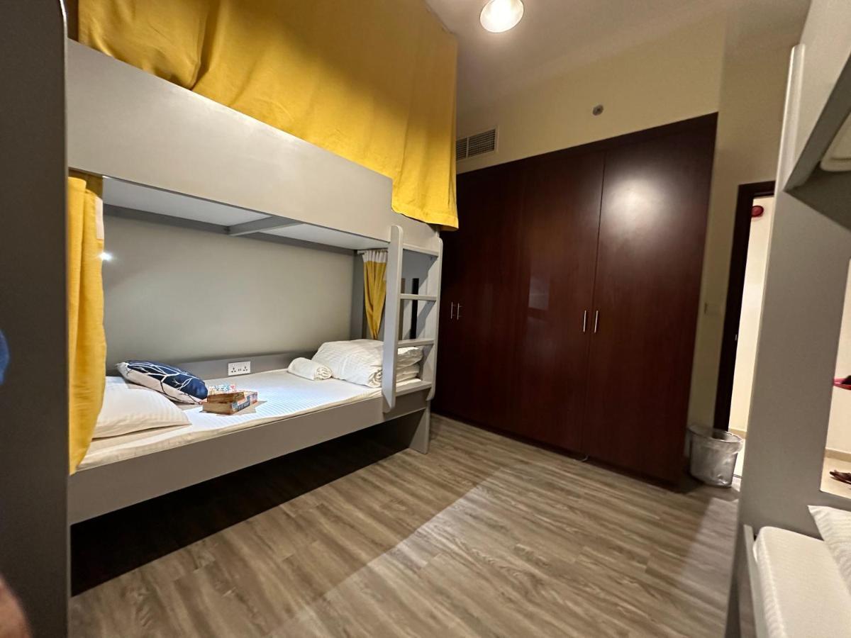 דובאי Route 66 Beach Hostel מראה חיצוני תמונה